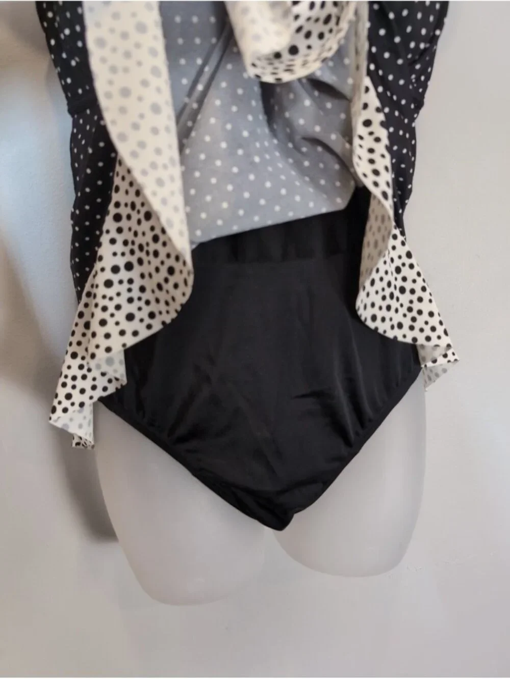 Mainstream Polka Dot Swim Dress Size 14 Black White Ruffle Hem Retro One Piece